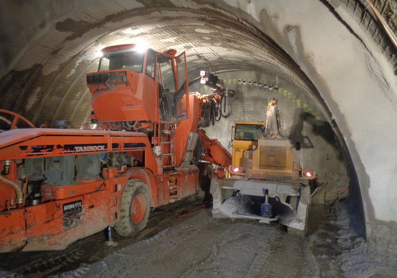 BLS DS Rosshäusern-Mauss, Rosshäuserntunnel
