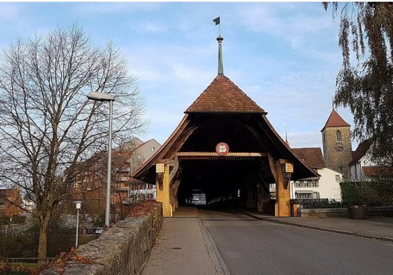 Holzbrücke, Sanierung Fahrbahn, Brückenauflager und Portal Seite Bargen